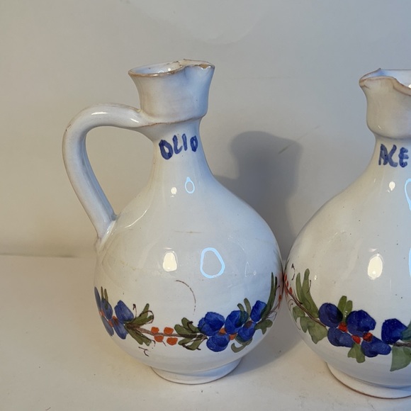 Vintage cruet set Hand-painted Italian pottery oil and vinegar cruets bottles - Picture 2 of 9